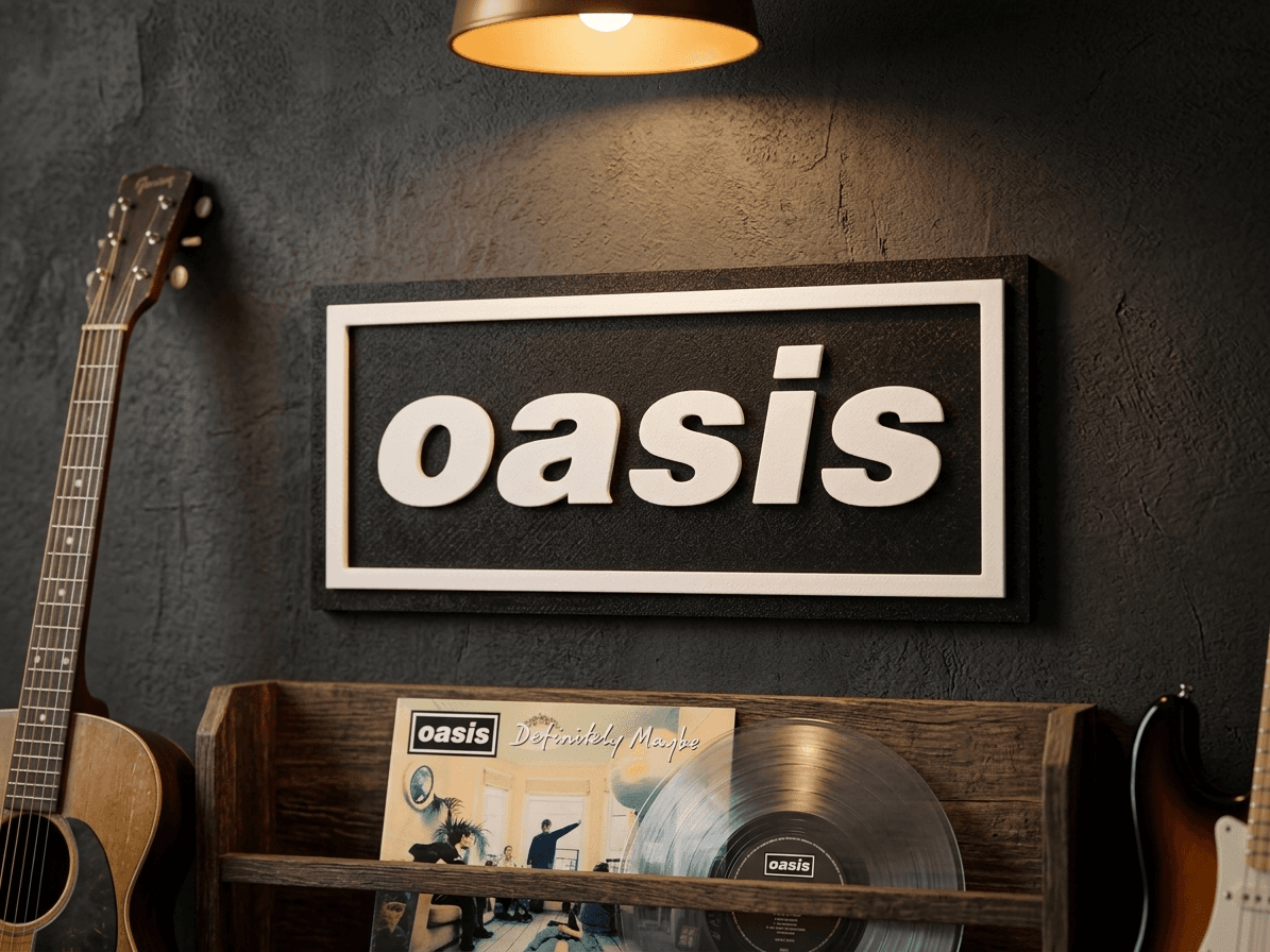 Placa Brit Rock montada na parede ao lado de disco de vinil e guitarra